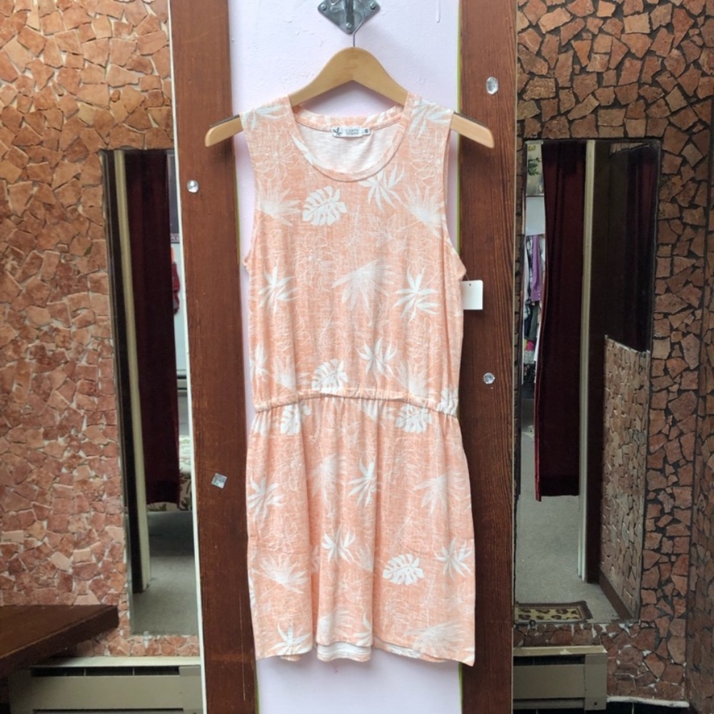 Carve Designs Peach and White Leaf Print Top